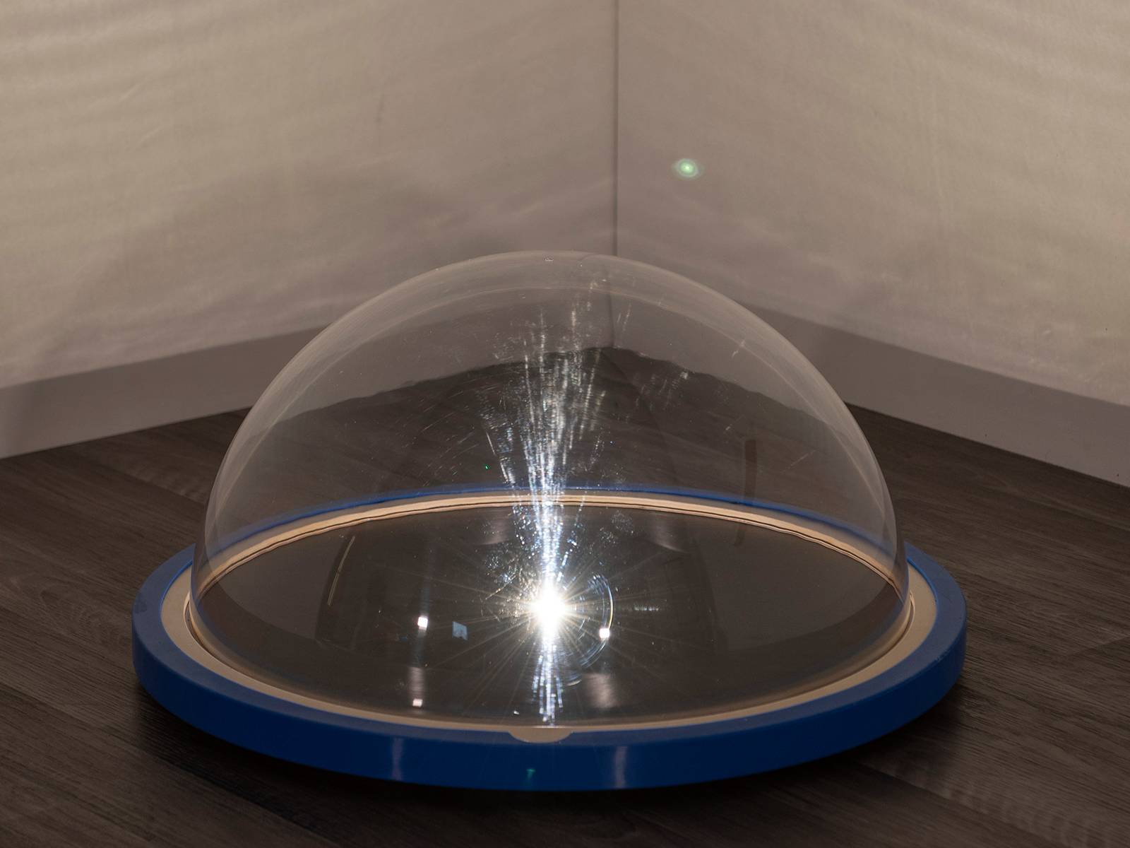 Immersiver Projektor - Sphärenförmig